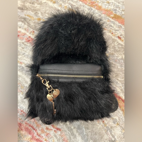 Backpack - Picture 4 of 6